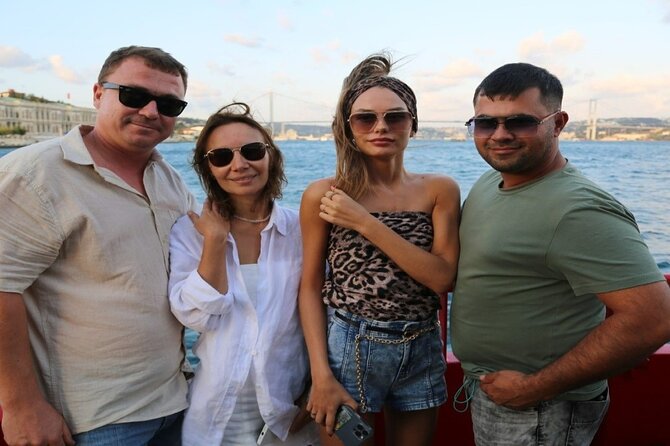 2 Hours Bosphorus Cruise Boat Tour in Istanbul - Bosphorus Bridge and Rumeli Fortress: The Strait’s Power Moves