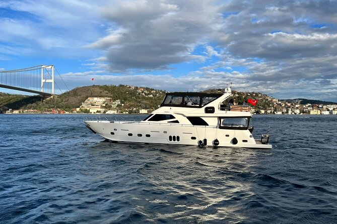 2 Hours Luxury Private Yacht Cruise on the Bosphorus - Rumeli Hisarı and the Fatih Sultan Mehmet Bridge: when the strait looks strategic