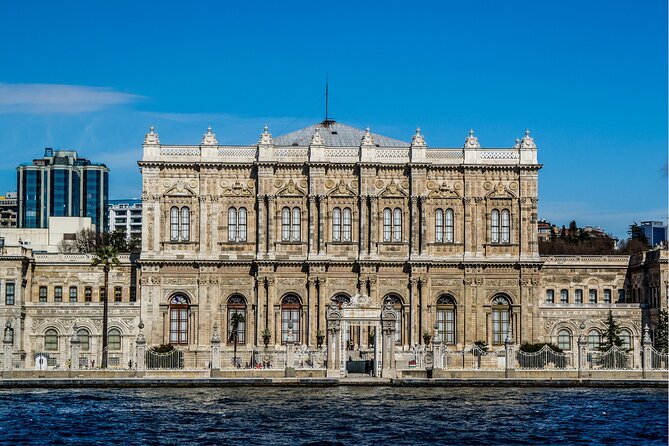Bosphorus Evening Cruise: Dinner, Live Shows & Private Table - Dolmabahçe Palace to Rumeli Fortress: What You’ll See Lit Up