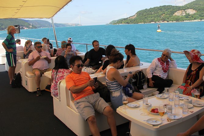 Bosphorus Luxury Lunch Cruise & Black Sea Swimming Experience - Lunch onboard: why it’s worth doing instead of eating before