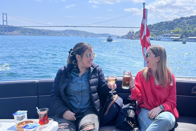 Bosphorus Yacht Cruise with Stopover on the Asian Side - (Morning or Afternoon) - Guides, pacing, and how the commentary fits the cruise