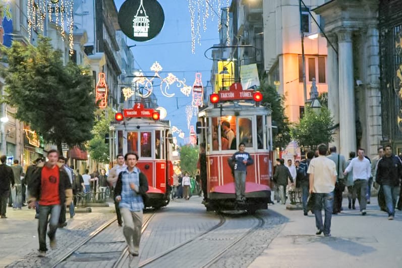Istanbul: 1 or 2-Day Private Guided Tour with Hotel Transfer - Day two in Istanbul: Spice Bazaar, Bosphorus cruise, and Europe–Asia views