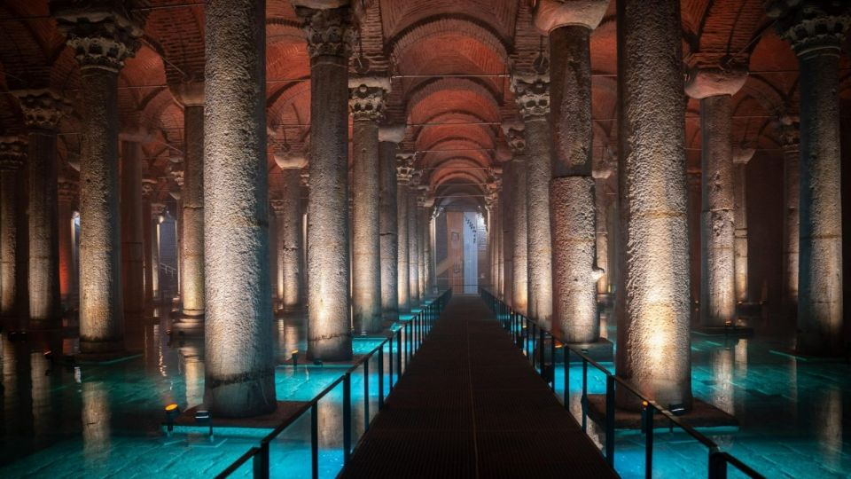 Istanbul: Basilica Cistern Skip-the-line Entry & Guided Tour - What this Basilica Cistern tour really feels like
