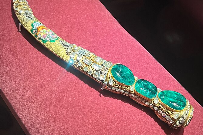 ISTANBUL BEST: Iconic Landmarks Full Day PRIVATE Guided City Tour - Sultanahmet handcraft time: carpets, leather, ceramics, and how to avoid regret