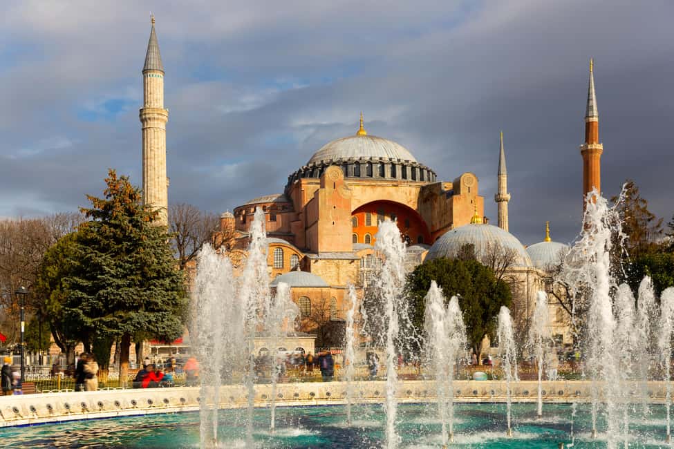 Istanbul: Blue Mosque and Hagia Sophia Tour w/Entry Tickets - Guide quality: the difference between seeing and understanding