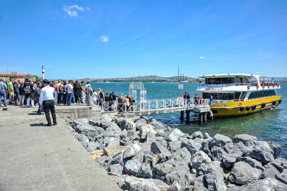 Istanbul: Bosphorus Cruise w/Audio Guide and Sunset Option - Dolmabahçe Palace to Ortaköy Mosque: the European-side promenade