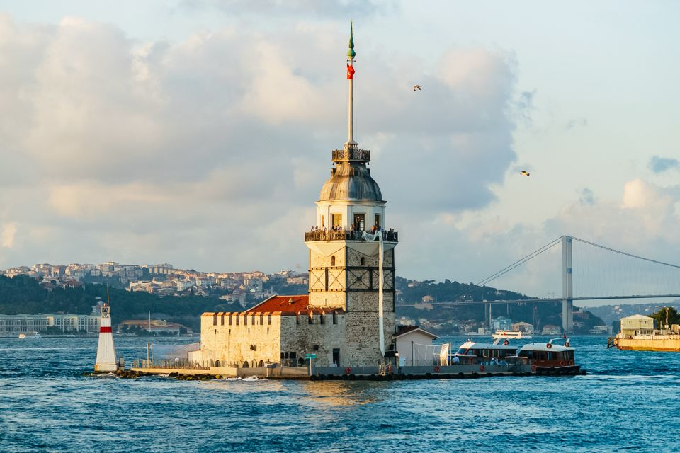 Istanbul: Bosphorus Cruise w/Audio Guide and Sunset Option - Beylerbeyi Palace area: notice the waterfront elegance