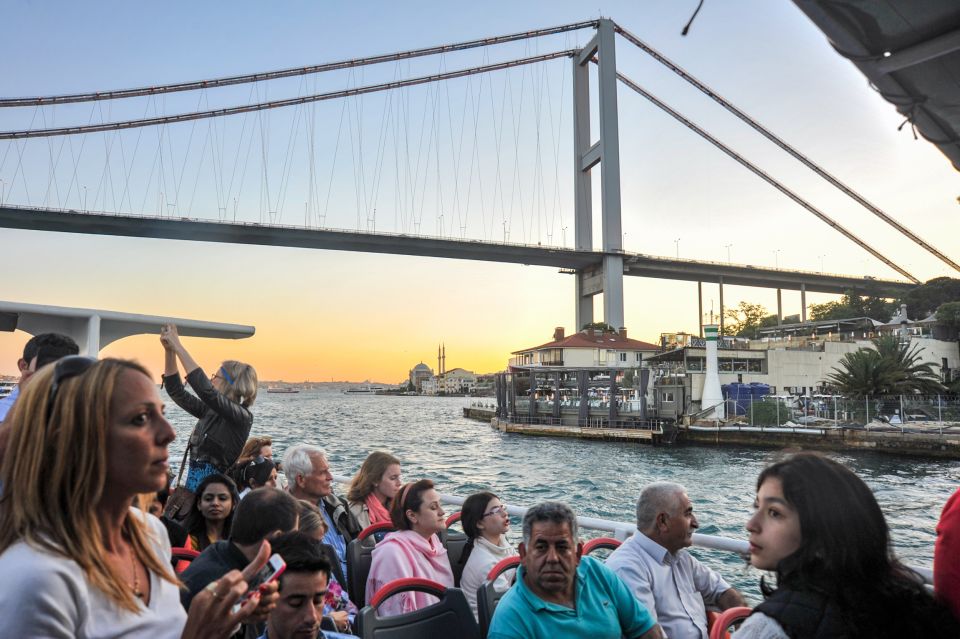 Istanbul: Bosphorus Cruise w/Audio Guide and Sunset Option - Maiden’s Tower: the iconic close-up on the last stretch