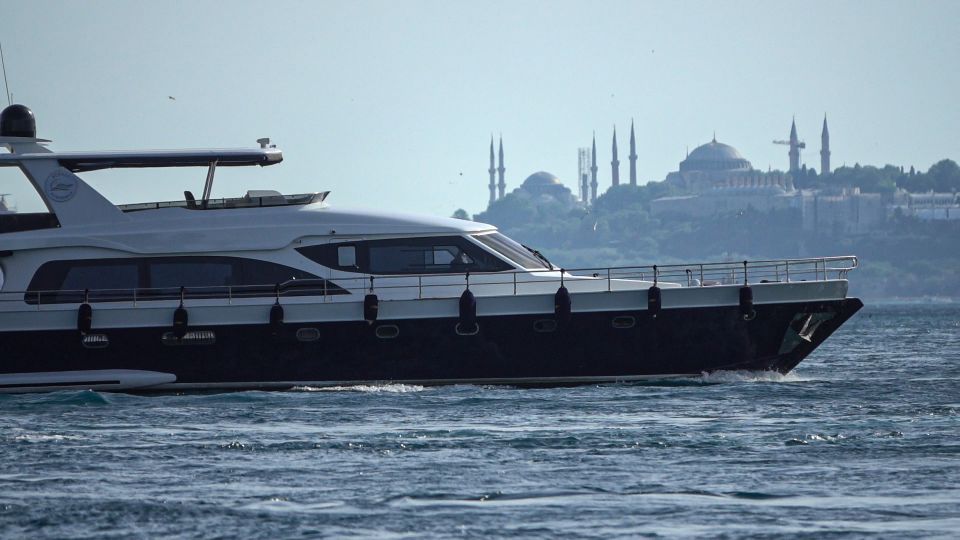 Istanbul: Bosphorus Cruise with Stopover on the Asian Side - Weather Reality: How to Dress for a Bosphorus Day