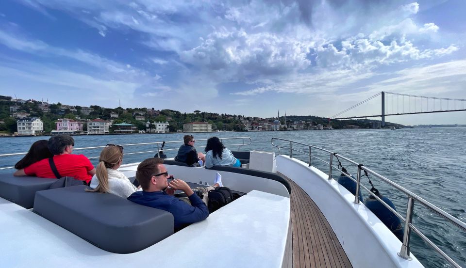 Istanbul: Bosphorus Cruise with Stopover on the Asian Side - Fortresses and Palaces: Rumeli Fortress and Beylerbeyi Palace