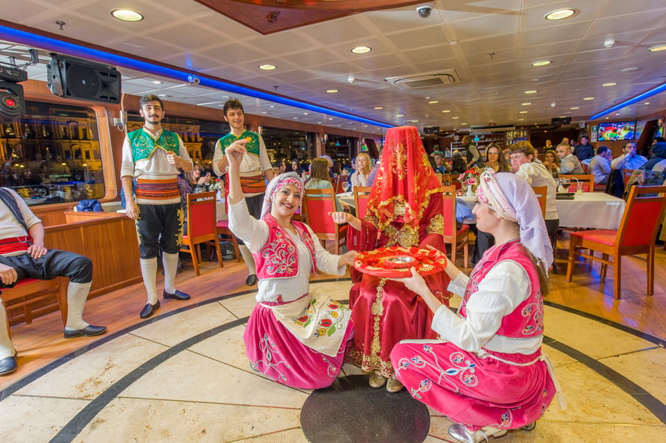 Istanbul: Bosphorus Dinner Cruise Incl. Drinks with Transfer - Pass-by sightseeing: what you should watch for on each stretch