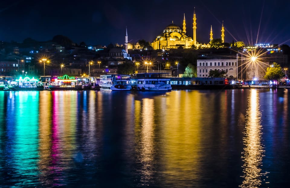 Istanbul: Bosphorus Dinner Cruise Incl. Drinks with Transfer - Dinner and drinks: what unlimited local means in real terms