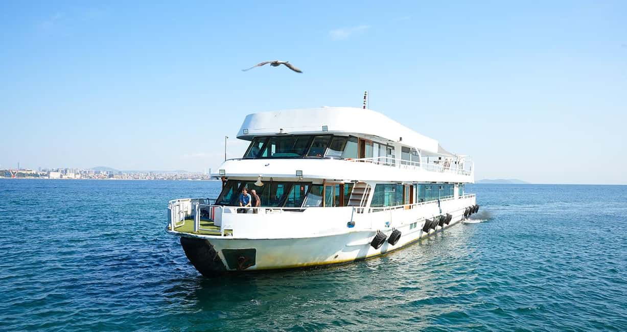 Istanbul: Bosphorus & Golden Horn Cruise Daytime or Sunset - Should You Book This Bosphorus + Golden Horn Cruise?