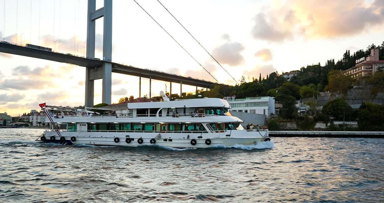 Istanbul: Bosphorus & Golden Horn Cruise Daytime or Sunset - What You See On The Water: A Sight-By-Sight Route