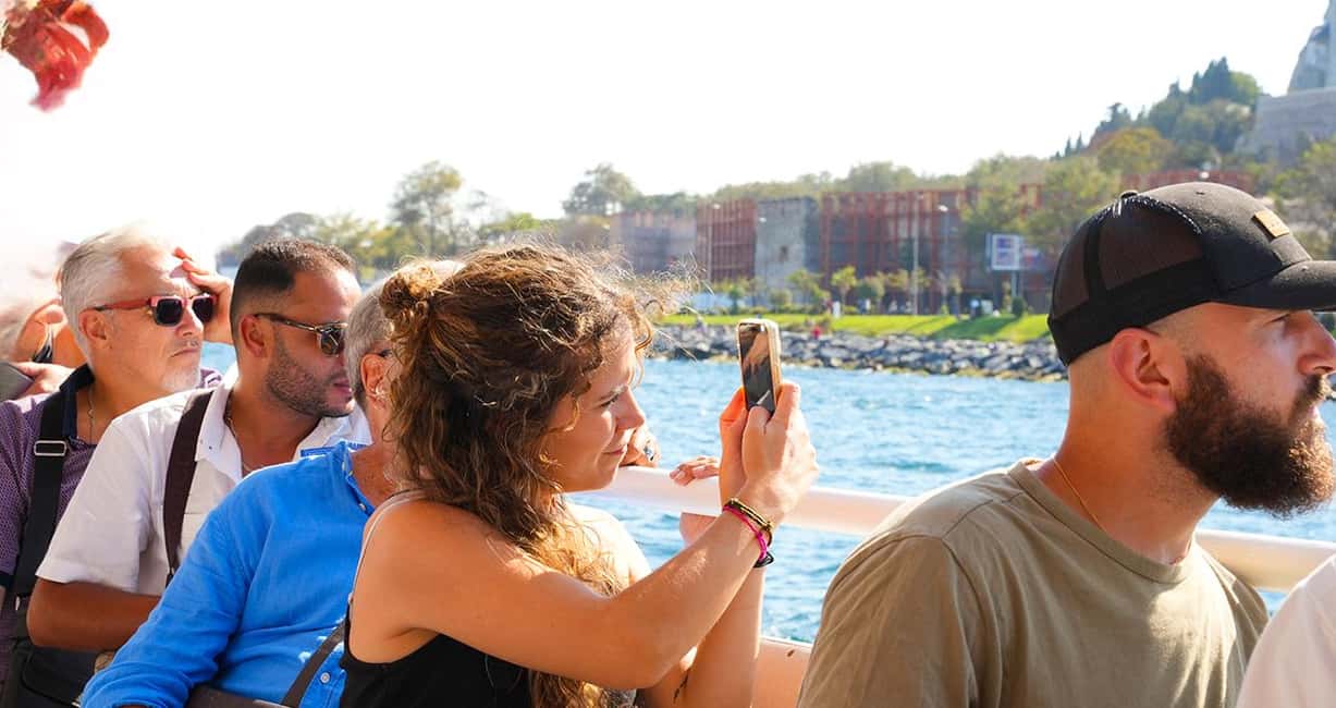 Istanbul: Bosphorus & Golden Horn Cruise Daytime or Sunset - Sunset vs Daytime: Choosing The 6:30 PM Slot Like A Pro