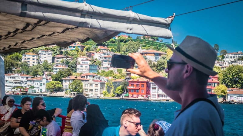 Istanbul: Bosphorus Sightseeing Cruise Tour with Audio Guide - Beylerbeyi to Üsküdar: where the shoreline turns into a sequence of recognizable stops