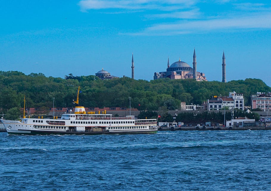 Istanbul: Bosphorus Sightseeing Cruise with Sunset Option - Onboard comfort: seating choices, wind, and the photo deck payoff