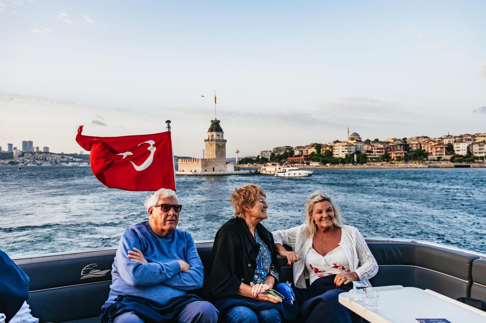 Istanbul: Bosphorus Sunset Cruise on a Luxury Yacht - Küçüksu Palace, Beylerbeyi Palace, and Üsküdar: Switching to the Asian Shore