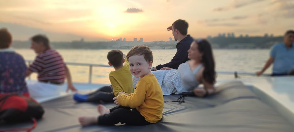 Istanbul: Bosphorus Sunset Cruise on Yacht with Live Guide - The Route: From Dolmabahçe to Maiden’s Tower (and Back)