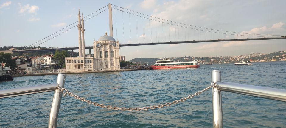 Istanbul: Bosphorus Sunset Cruise on Yacht with Live Guide - Timing Tips: How to Get the Best Sunset Photos
