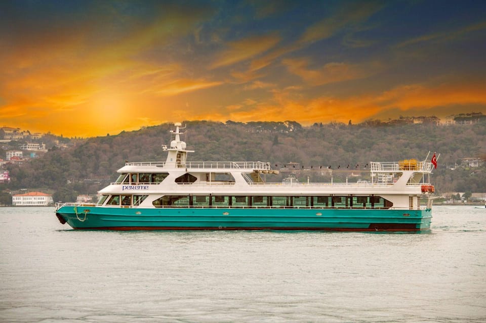 Istanbul: Bosphorus Sunset Cruise with Drinks & Snack - Rumeli Hisarı to Anadolu Hisarı: fortresses that make the strait feel strategic