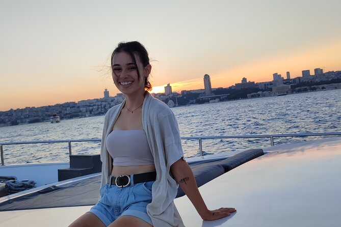 Istanbul Bosphorus Sunset Cruise with Wine on a Luxury Yacht - What the guide adds on board (and what you should expect)