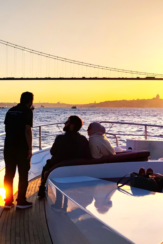 Istanbul: Bosphorus Sunset Yacht Cruise with Live Guide - What You Eat and Drink: Turkish Treats at a Relaxed Pace