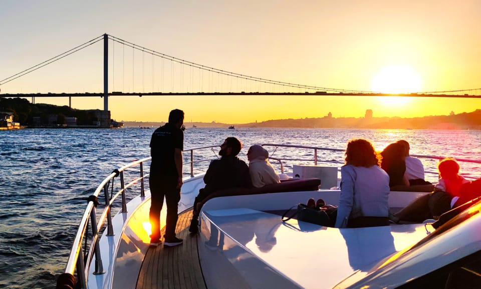 Istanbul: Bosphorus Sunset Yacht Cruise with Live Guide - The Live Guide Experience: English Narration With Real Timing