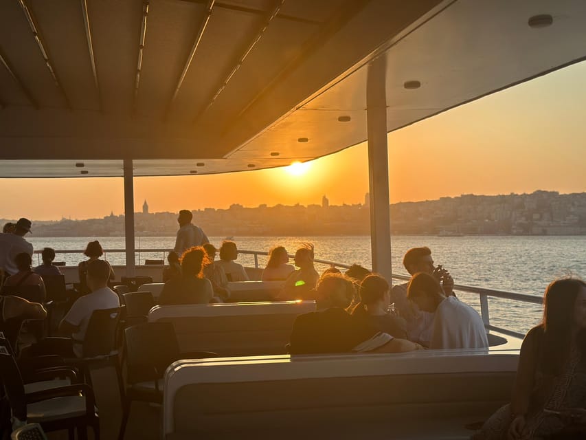 Istanbul: Daytime or Sunset Sightseeing Cruise & Audio Guide - Service, boat setup, and the small-group advantage