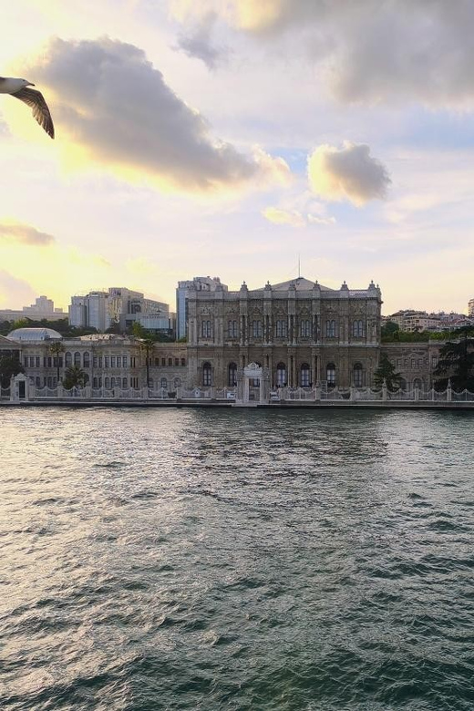 Istanbul: Dolmabahce Palace and Harem Skip-the-Line Ticket - The Crystal Staircase and the Bohemian chandelier moment