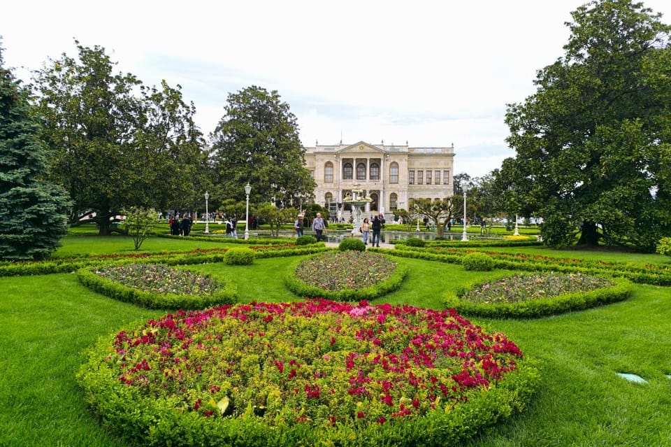 Istanbul: Dolmabahce Palace and Harem Skip-the-Line Ticket - Photography and dress: the simple rules that prevent hassle