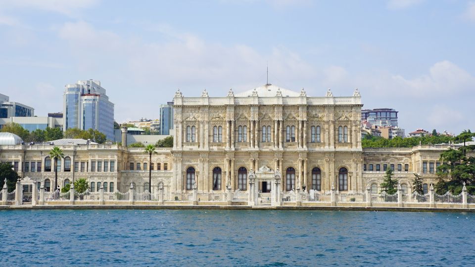 Istanbul: Explore Bosphorous on a Sunset Boat Cruise - Beylerbeyi free time: shopping and a short Anatolian break
