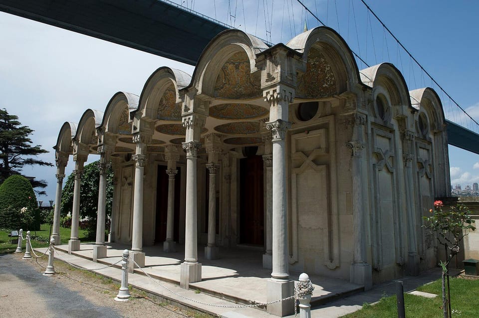 Istanbul: Hagia Sophia and Blue Mosque Tour with Tickets - The Hippodrome and the Obelisk of Theodosius: why this square mattered