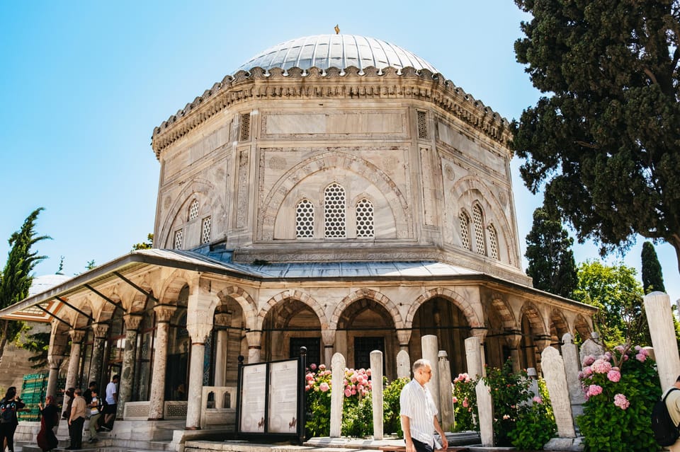 Istanbul: Hagia Sophia, Blue Mosque, Suleymaniye Mosque Tour - Süleymaniye Mosque: Mimar Sinan’s Big Idea on the Third Hill