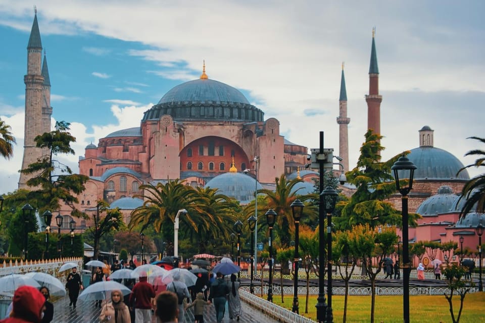 Istanbul: Hagia Sophia Skip-the-Ticket Line & Audio Guide - Finding the tourist entrance near Topkapi Palace (and why it matters)
