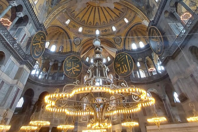 Istanbul Highlights Blue Mosque, Hagia Sophia, Cisterns and More! - Nakkas Cistern Art Gallery and the Carpet Demonstration: A Clever Pair, With One Trade-Off
