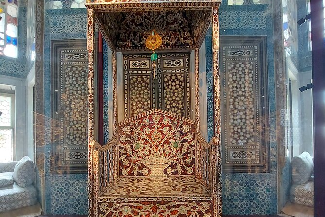 Istanbul Highlights! Blue Mosque, Hagia Sophia, Topkapı and More! - The Grand Bazaar stop: 1 hour in the maze, plus time to reset