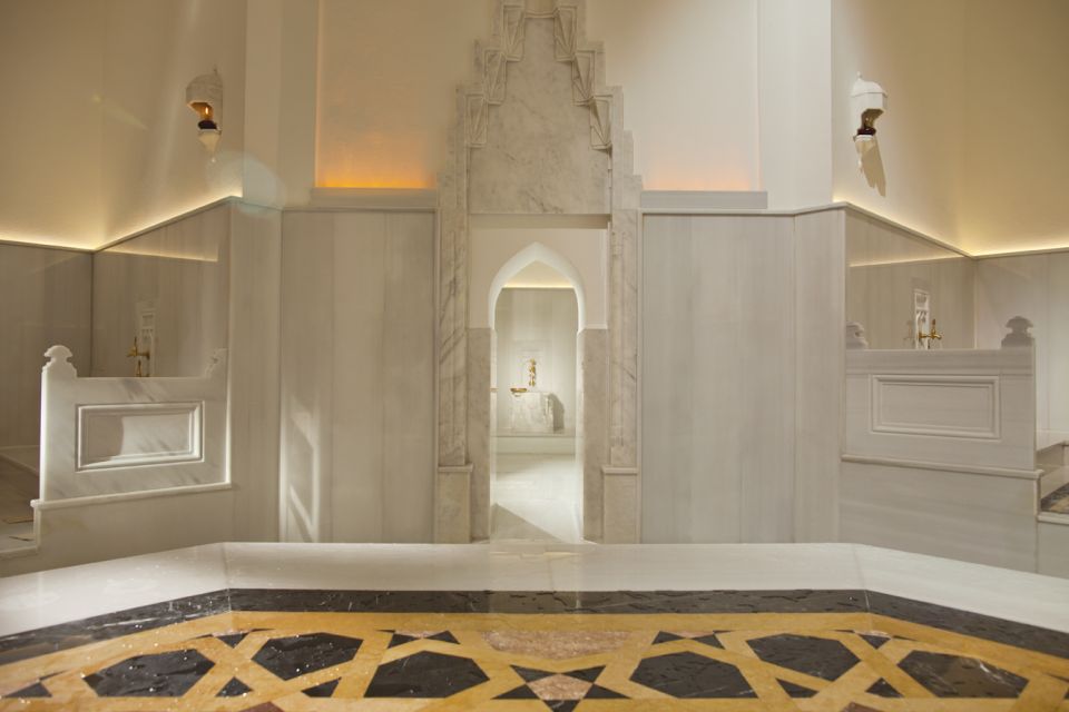 Istanbul: Hurrem Sultan Hamam Experience - Aromatherapy massage with redbud oil: face and foot relief in one session
