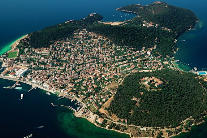 Istanbul: Princes Islands Tour with Heybeliada and Buyukada - Büyükada: the main event with 3 hours, mansions, and sightseeing choices