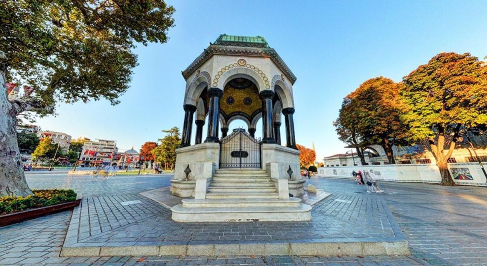 Istanbul: Private Guided Walking Tour - Hagia Sophia and Hippodrome Square: your guide makes the scale make sense