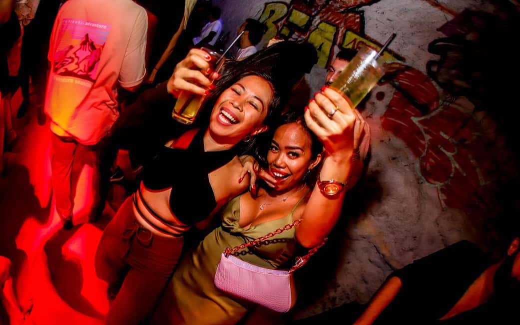 Istanbul: Rooftop Pub Crawl with Party Bus - The Real Deal on an Istanbul Rooftop Pub Crawl From Taksim