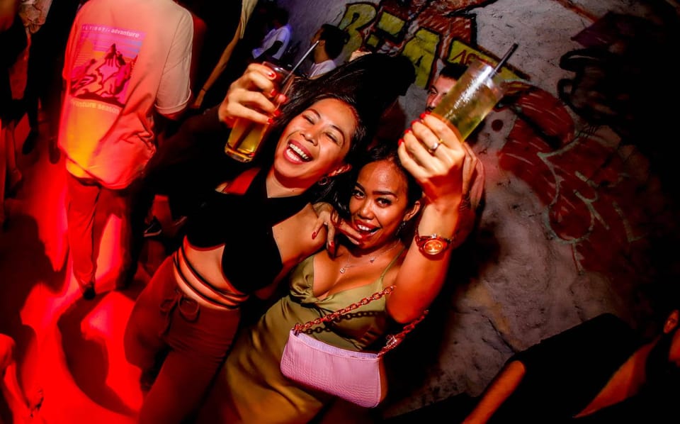 Istanbul: Rooftop Pub Crawl with Party Bus - What to Wear and Bring for a Rooftop Night in Istanbul