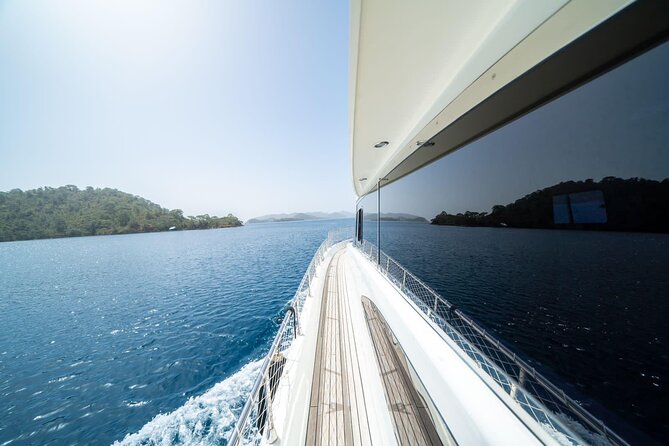 Istanbul: Small-Group Yacht Cruise with Snacks, Sunset or Daytime - The Two-Hour Sail: Europe and Asia views without the hassle