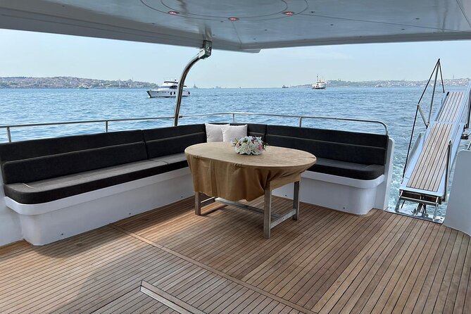 Istanbul: Small-Group Yacht Cruise with Snacks, Sunset or Daytime - The Galata Bridge break: one hour to stretch and snack