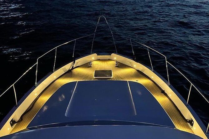 Istanbul: Small-Group Yacht Cruise with Snacks, Sunset or Daytime - Sunset vs daytime: pick your light, then plan for the temperature