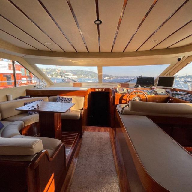 Istanbul: Sunset or Day Small-Group Yacht Cruise with Snacks - Photo strategy: where to stand for sunset light and clear shots