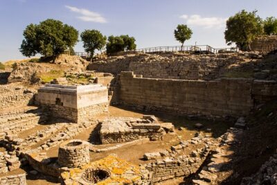 Istanbul to Truva Troy Guided Day Tour with Lunch and Transfers - Dardanelles ferry crossing plus lunch in Eceabat/Canakkale
