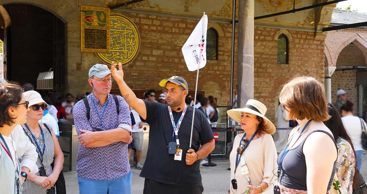Istanbul: Topkapi and Harem Tour with Skip-the-Line Ticket - The palace route: courtyards, pavilions, and museum rooms