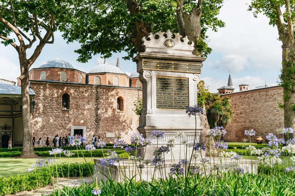 Istanbul: Topkapi Palace and Harem Guided Tour with Ticket - Meeting at Ersoy Bufe and Getting Oriented fast