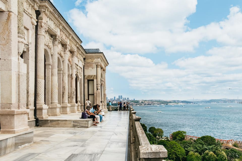 Istanbul: Topkapi Palace and Harem Guided Tour with Ticket - Golden Horn terraces: where the view explains the palace